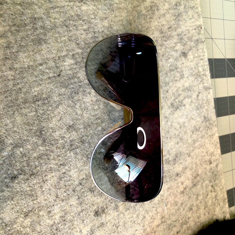 Marc Jacob’s Sunglasses 😎. Great condition, not scratched. Case included.